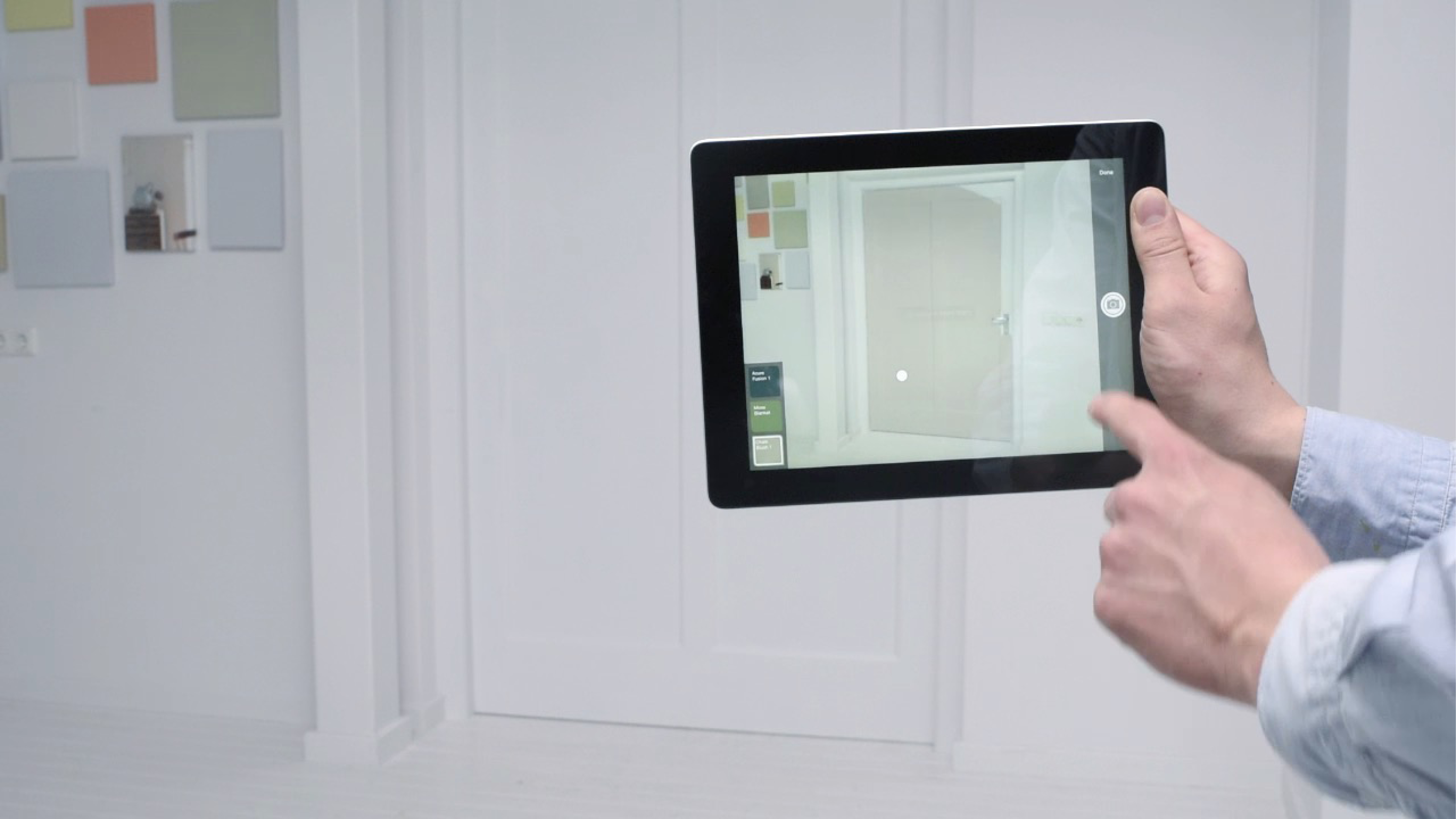 Zvolte barvu v aplikaci Visualizer Jednoduše namíříte telefon nebo tablet na stěnu, kterou chcete vymalovat, vyberete si barvy, které chcete zkusit, a kliknete na dotyčnou stěnu.