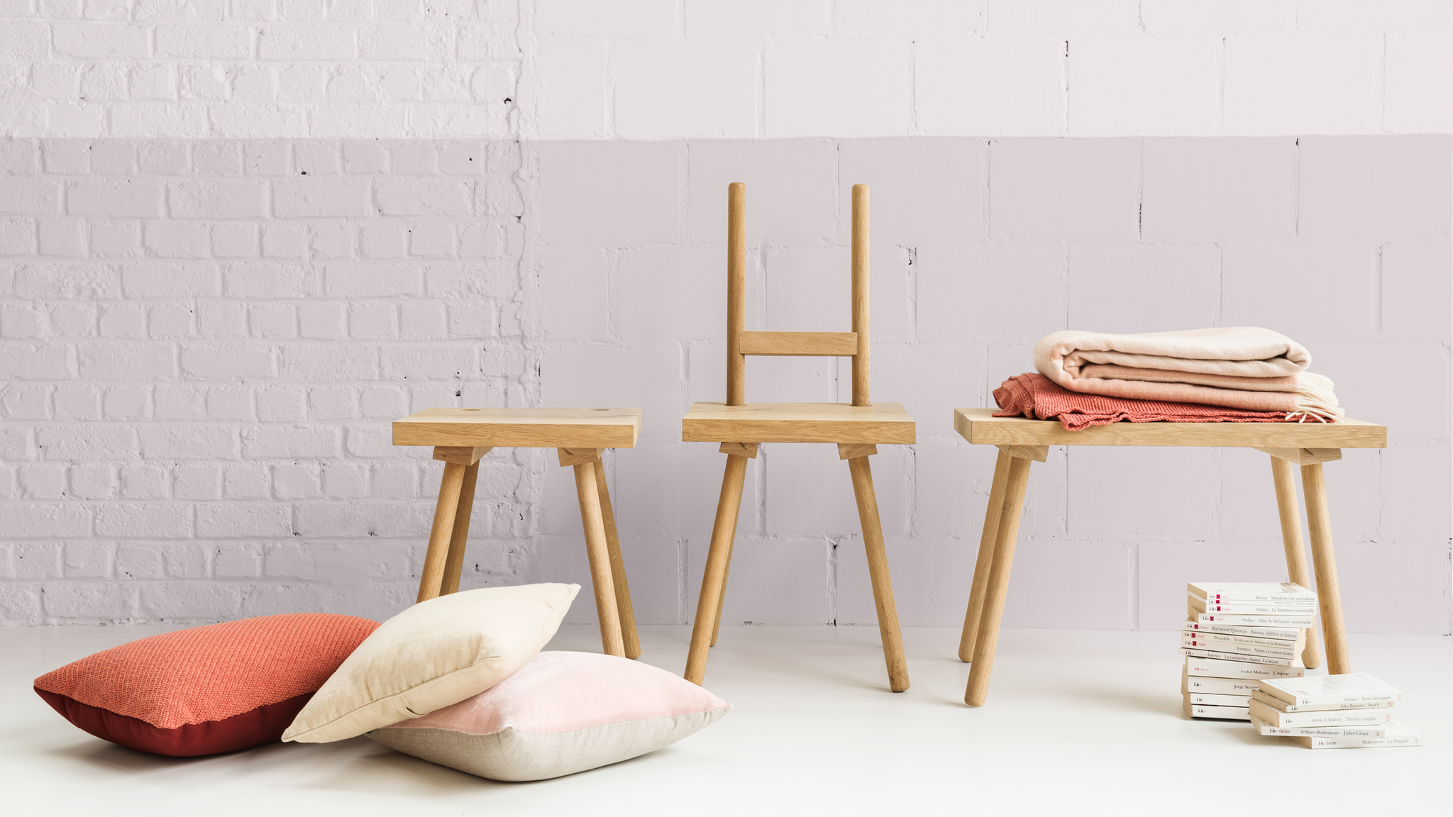 Stěna se dvěma tóny Design prostoru můžete oživit namalovaným geometrickým vzorem.
