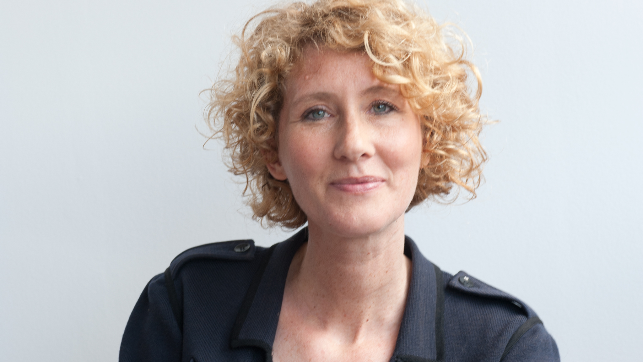 Willeke Jongejan svetova senior navrharka trendu v barvach teple neutralni Willeke využívá své odborné znalosti v oblasti barev k vytváření barevných kolekcí a nástrojů, které pomáhají lidem najít barvu, kterou si zamilují.